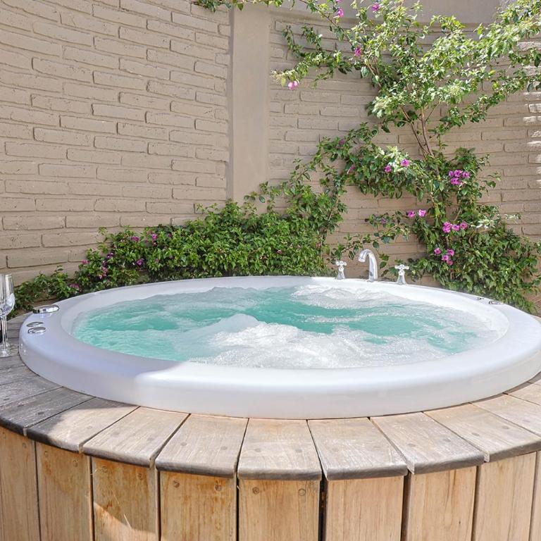 Private Hot Tub - Cozy 2BR Home in Nueva Escondida - Casa - 41