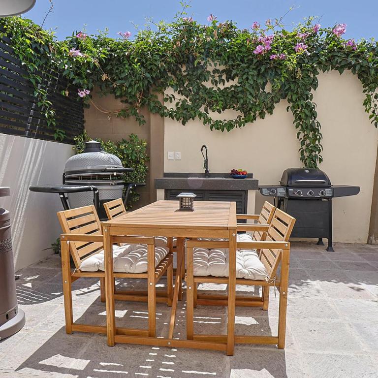 Private Hot Tub - Cozy 2BR Home in Nueva Escondida - Casa - 5