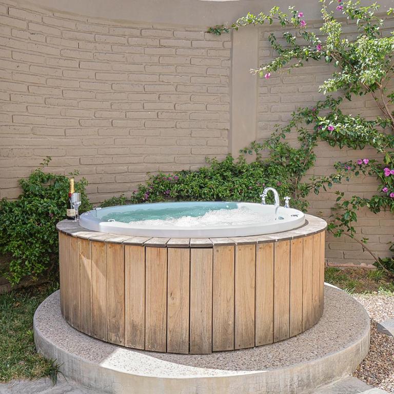 Private Hot Tub - Cozy 2BR Home in Nueva Escondida - Casa - 40