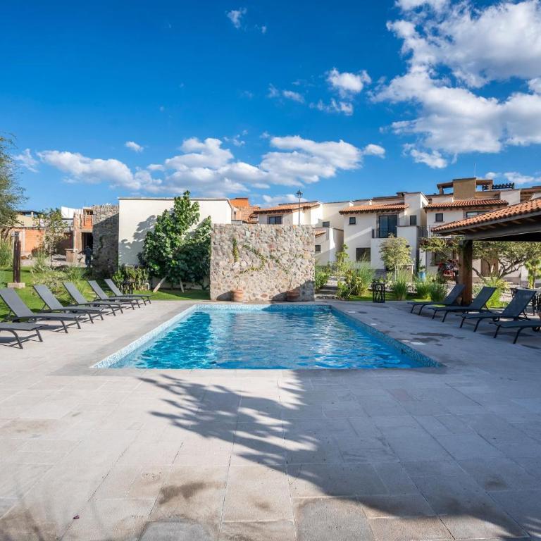 Private Hot Tub - Cozy 2BR Home in Nueva Escondida - Casa - 47