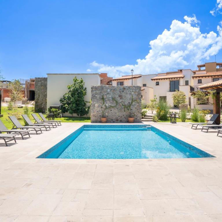 Private Hot Tub - Cozy 2BR Home in Nueva Escondida - Casa - 10