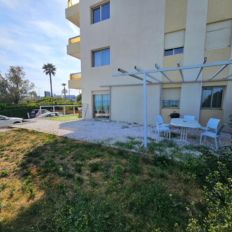 Samaquamarine - One-Bedroom Apartment - 9