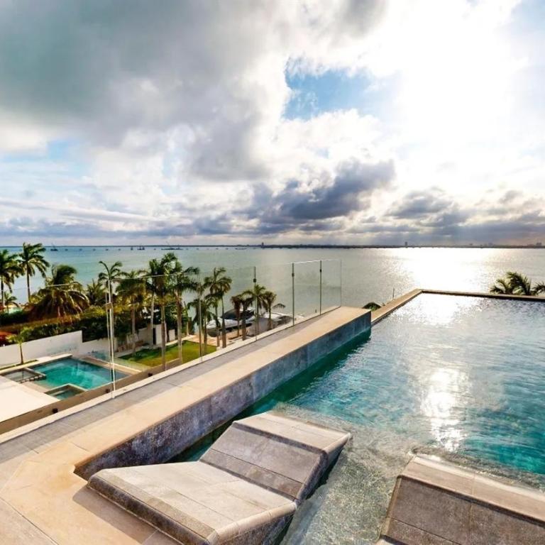 Spectacular Ultra-Luxury Lakefront Residence Roja - Villa - 1