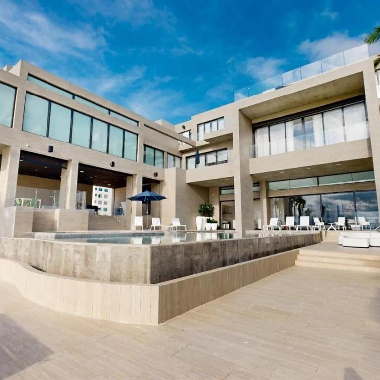 Spectacular Ultra-Luxury Lakefront Residence Roja - Villa - 2