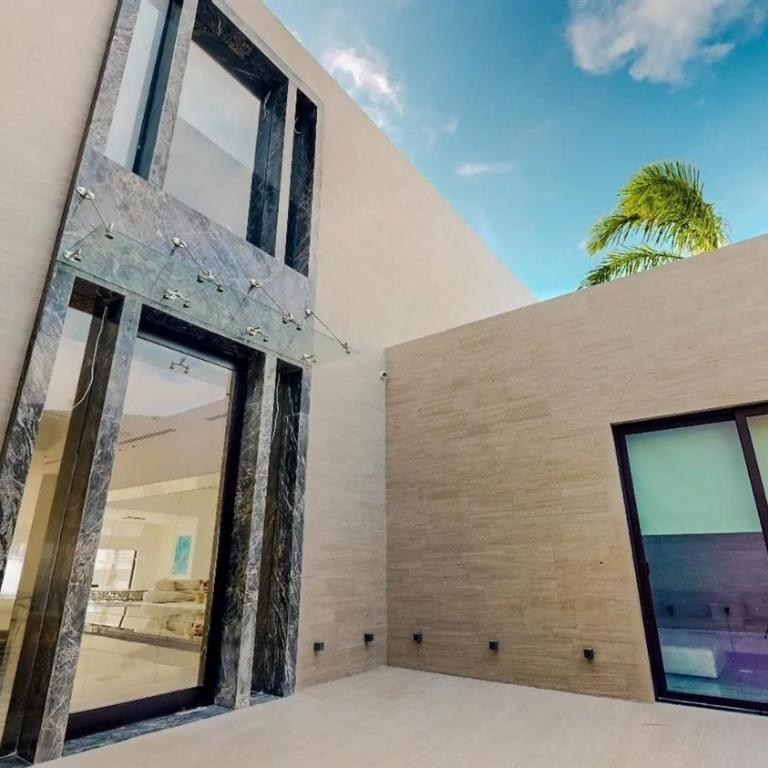 Spectacular Ultra-Luxury Lakefront Residence Roja - Villa - 6