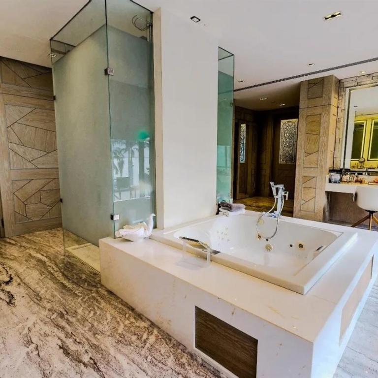 Spectacular Ultra-Luxury Lakefront Residence Roja - Villa - 30