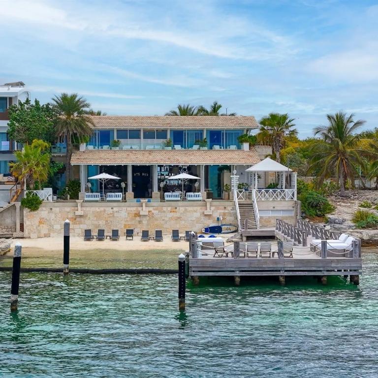 Extraordinary Beach Front Villa In Cancun - Villa - 9