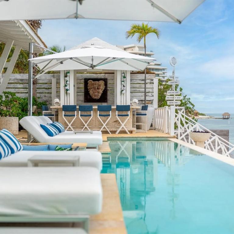 Extraordinary Beach Front Villa In Cancun - Villa - 25