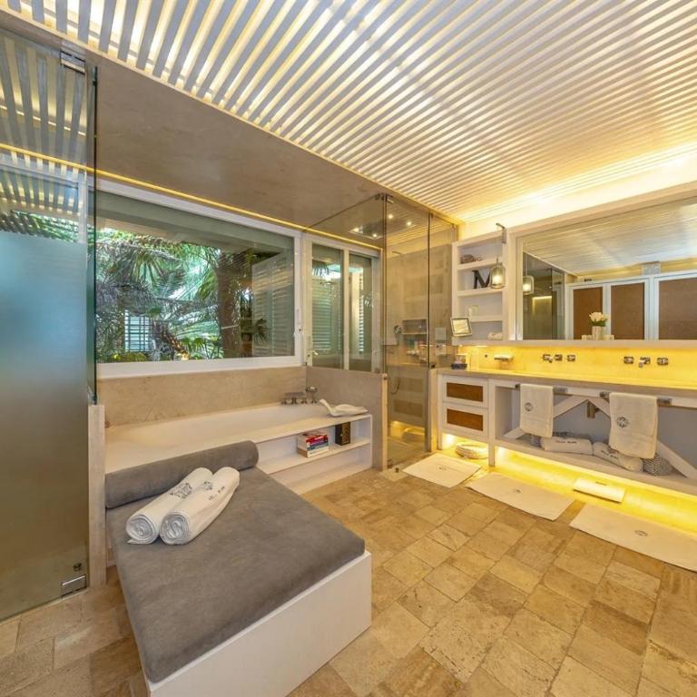 Extraordinary Beach Front Villa In Cancun - Villa - 28
