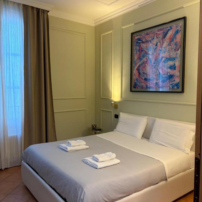 Vincent's artwork - Deluxe Room - 6