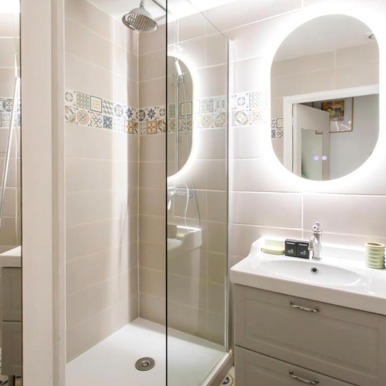 A1 Staywizus - 3P Vieil Antibes Wifi 3min à pied plage - Apartment - 36