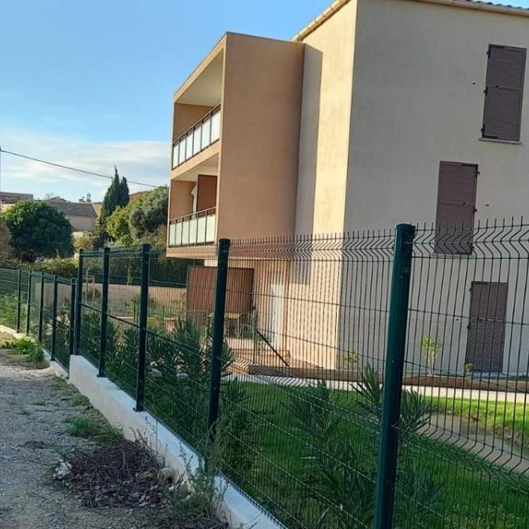 Spacieux appartement dans résidence avec piscine - Two-Bedroom Apartment - 2