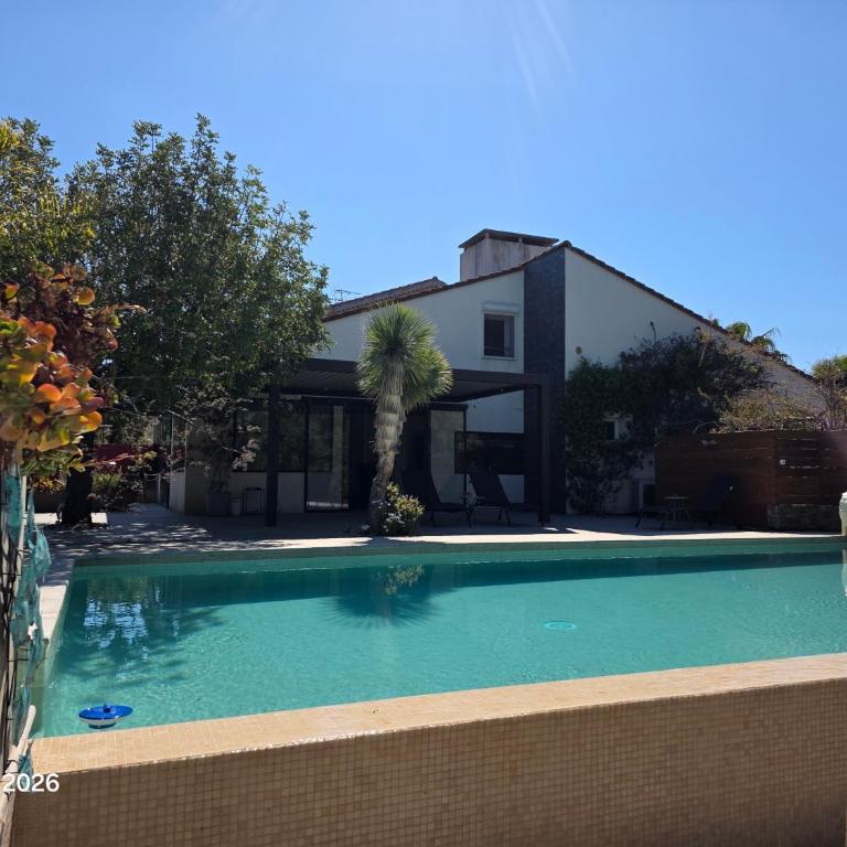Spacieuse villa au calme avec grande piscine - Villa - 47