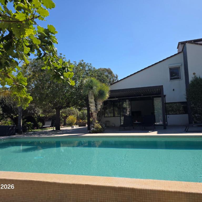 Spacieuse villa au calme avec grande piscine - Villa - 49