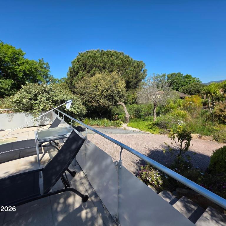Spacieuse villa au calme avec grande piscine - Villa - 53
