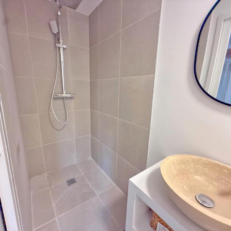 L'Esterel Appartements Plage 450m & Gare Saint-Raphael 950m - Apartment with Terrace - 3