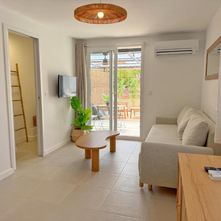 L'Esterel Appartements Plage 450m & Gare Saint-Raphael 950m - Apartment with Terrace - 2