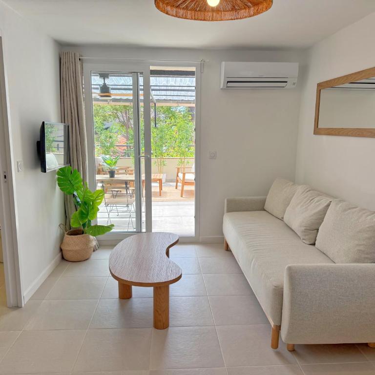 L'Esterel Appartements Plage 450m & Gare Saint-Raphael 950m - Apartment with Terrace - 5