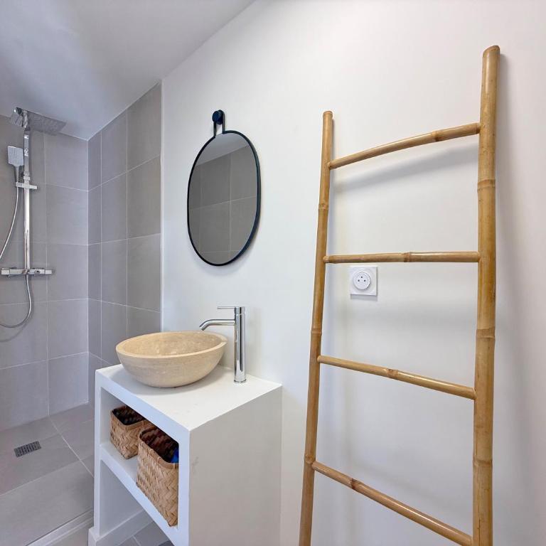 L'Esterel Appartements Plage 450m & Gare Saint-Raphael 950m - Apartment with Terrace - 12
