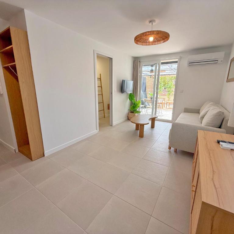 L'Esterel Appartements Plage 450m & Gare Saint-Raphael 950m - Apartment with Terrace - 15