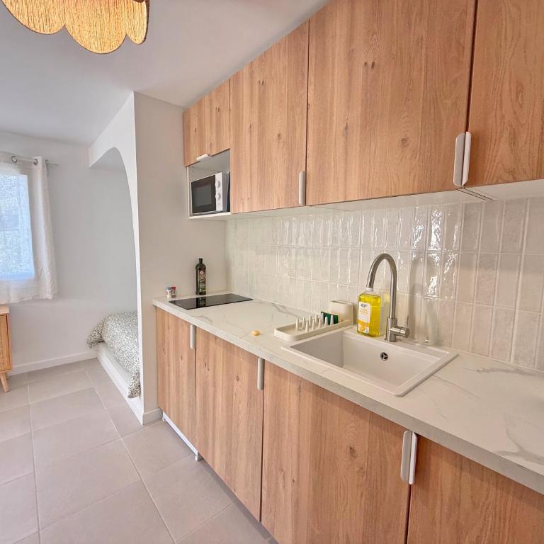 L'Esterel Appartements Plage 450m & Gare Saint-Raphael 950m - Apartment with Terrace - 14