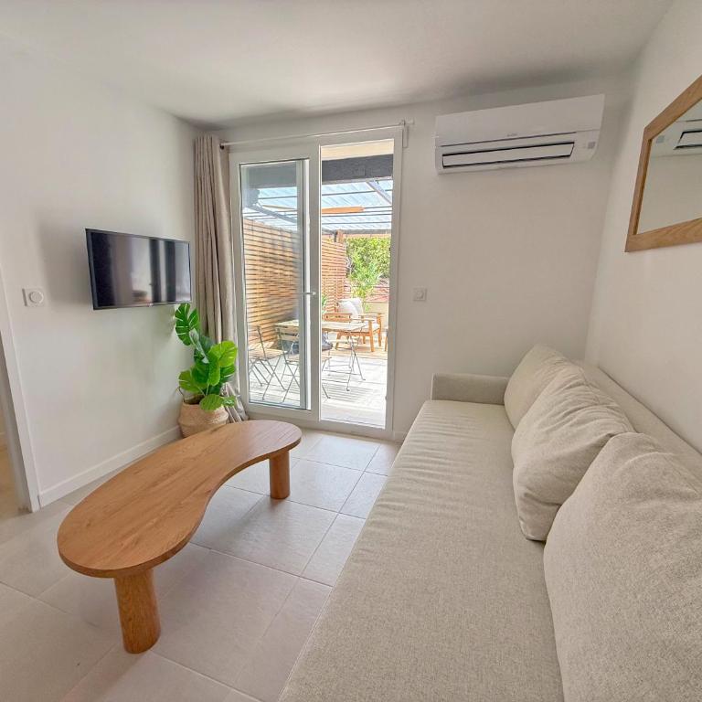 L'Esterel Appartements Plage 450m & Gare Saint-Raphael 950m - Apartment with Terrace - 11