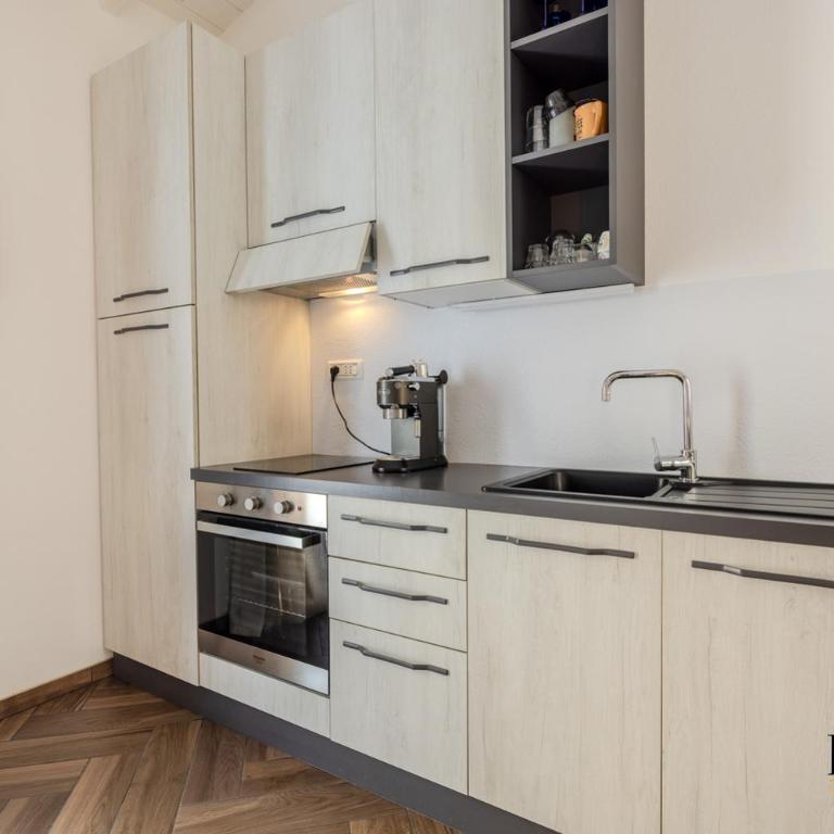 Appartamento in Centro a Olbia con Parcheggio Privato e Balcone - Appartamento con 1 Camera da Letto - 3