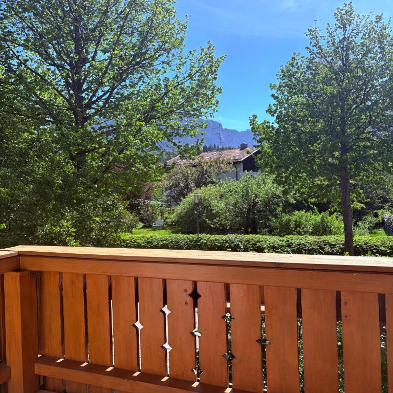 Ferienwohnungen an der RupertusTherme - Apartment mit 1 Schlafzimmer, Balkon und Bergblick - 8