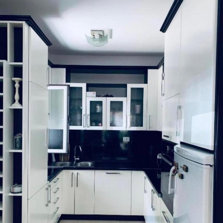 SPACIOUS TWO BEDROOM APARTMENT IN Budva - Two-Bedroom Apartment - 5