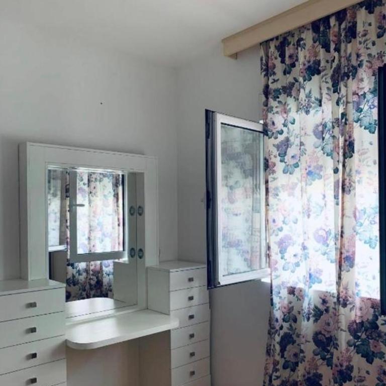 SPACIOUS TWO BEDROOM APARTMENT IN Budva - Two-Bedroom Apartment - 8