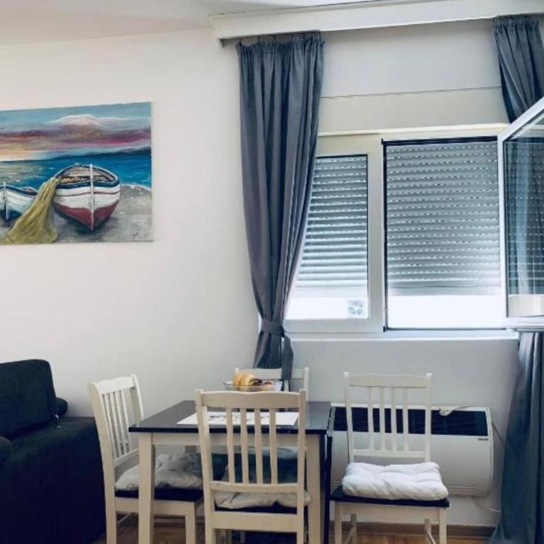 SPACIOUS TWO BEDROOM APARTMENT IN Budva - Two-Bedroom Apartment - 9
