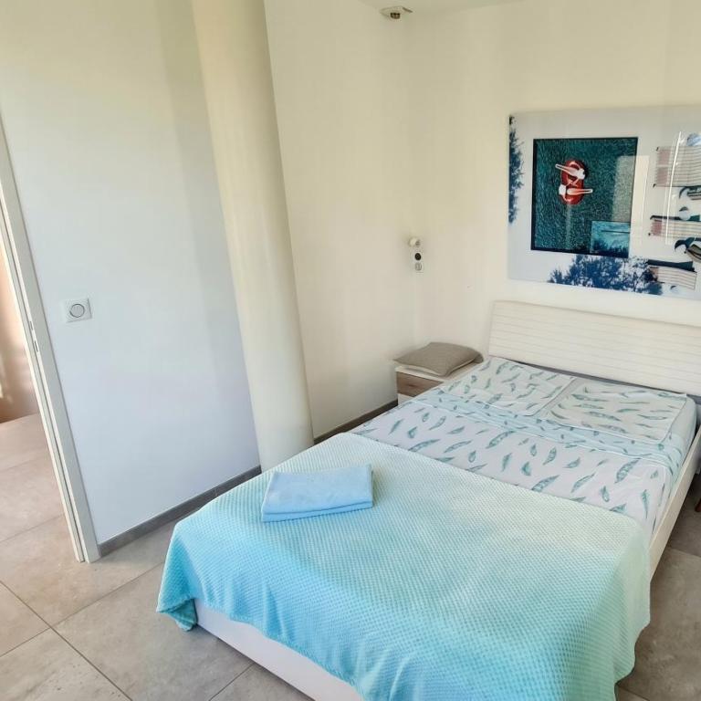 Magnifique maison posée sur le sable face à la mer - Villa - Côté Plage - 24