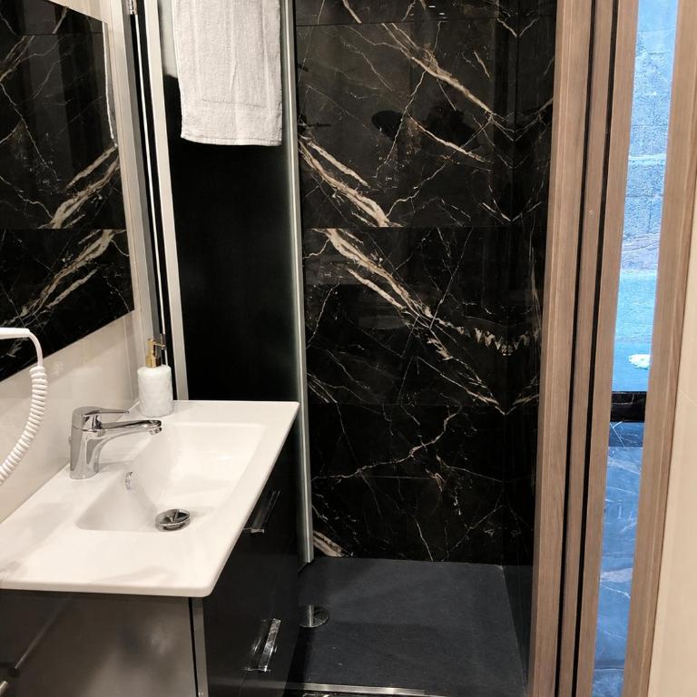 Santa Chiara Guest House - Double Room with Private Bathroom - 4