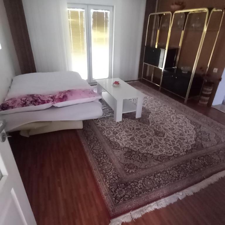 Lari and Klo Apartments - Two-Bedroom Apartment - 8