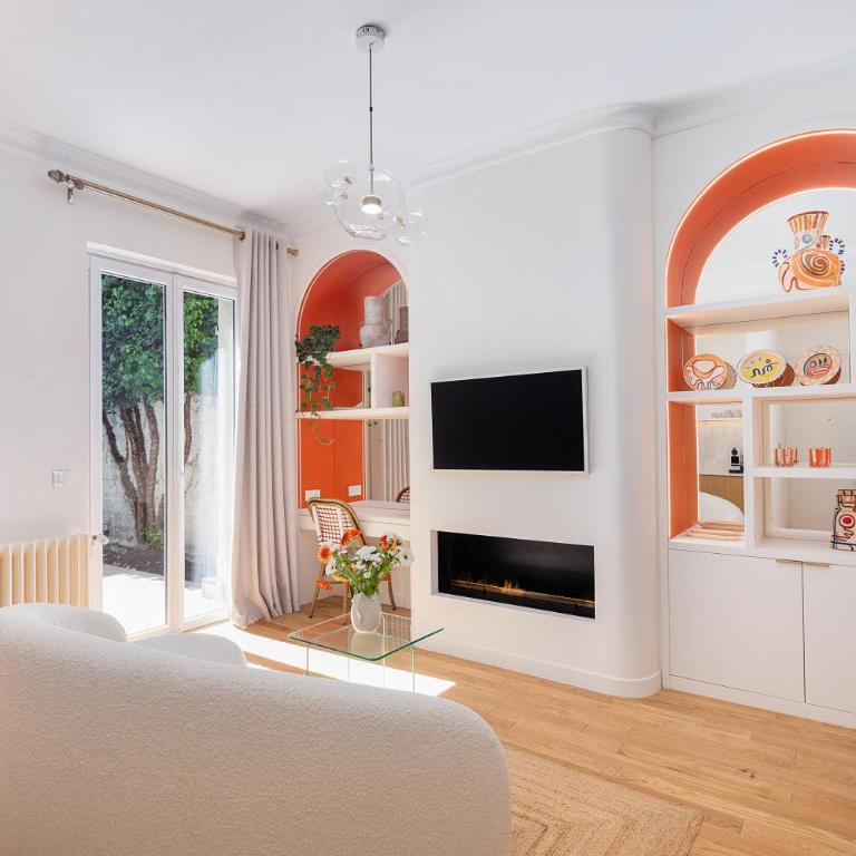 Luxury Garden Suite - Private Oasis near Champs-Élysées - One-Bedroom Apartment - 1
