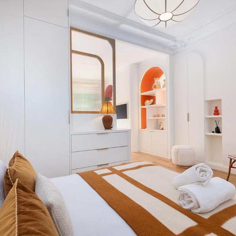 Luxury Garden Suite - Private Oasis near Champs-Élysées - One-Bedroom Apartment - 13