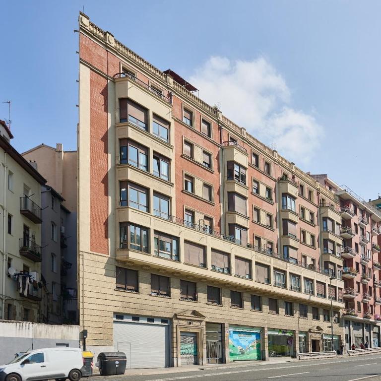 Spacious apartment in the City Hall area - Three-Bedroom Apartment - 8