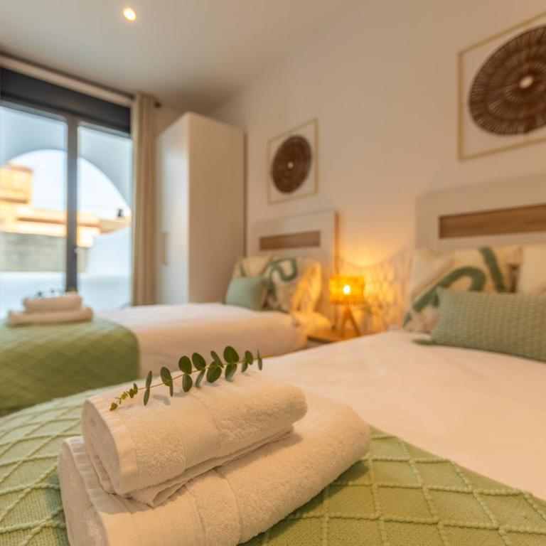 2BR Apt with Terrace & Parking, Near Beach & Town - Apartamento de 2 dormitorios con terraza - 35