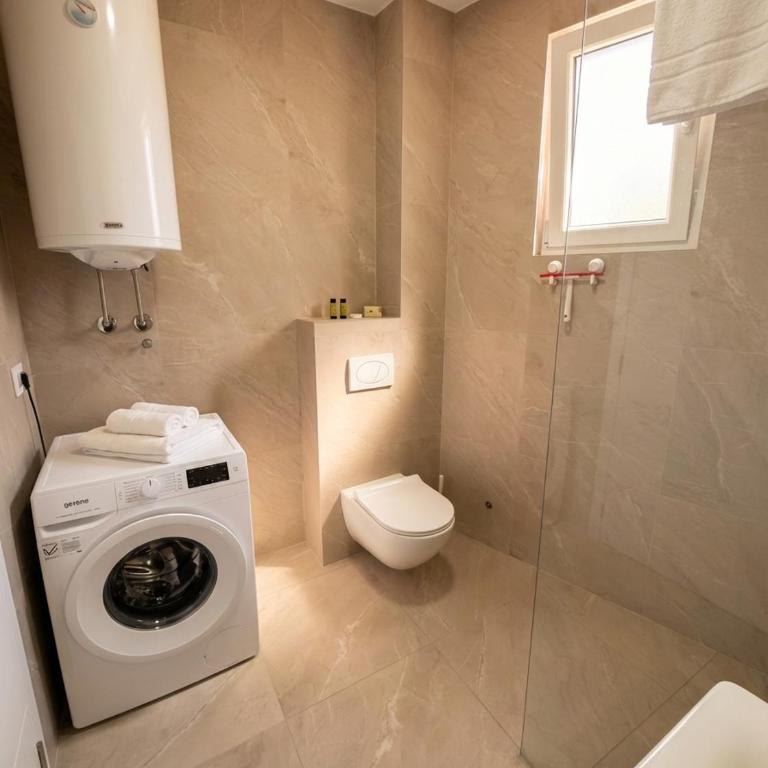 Happy Stay - Two-Bedroom Apartment - 9