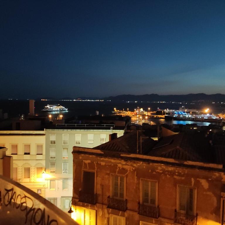 Cagliari Downtown Retreat - Vista Porto - Nel cuore autentico di Cagliari - Appartamento con 1 Camera da Letto - 30