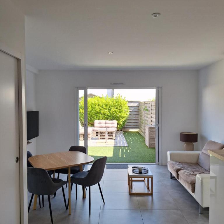 Les Pivoines Maison climatisée, proximité mer, plages et forêts - Maison 2 Chambres - 22