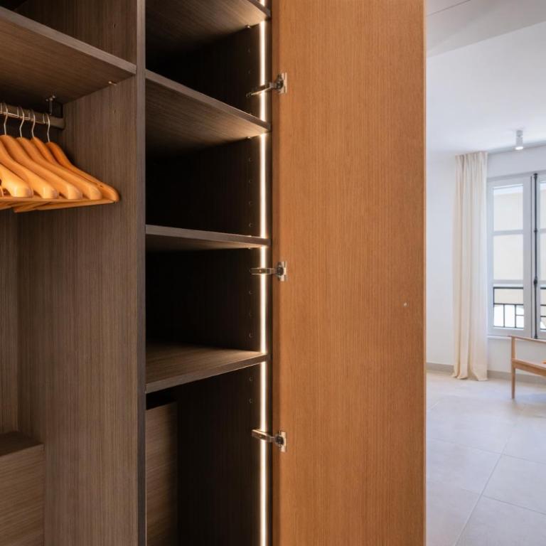 Casita 3 - Place des Lices- Appartement 3 chambres avec terrace - Premium Apartment mit 3 Schlafzimmern und Balkon - 13
