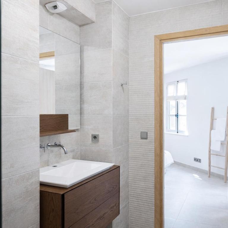 Casita 3 - Place des Lices- Appartement 3 chambres avec terrace - Premium Apartment mit 3 Schlafzimmern und Balkon - 25