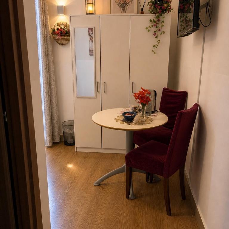 La Petite Maison - Camera Queen - 2