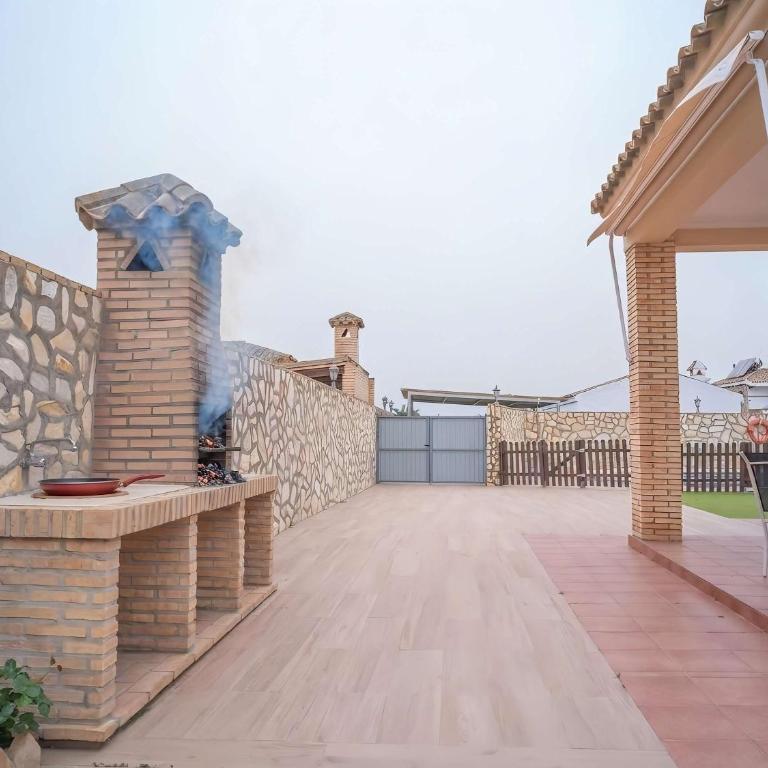 Chalet Piscina Privada Aire acondicionado Agua salada y vallada solo alquilamos a familias - Casa - 19