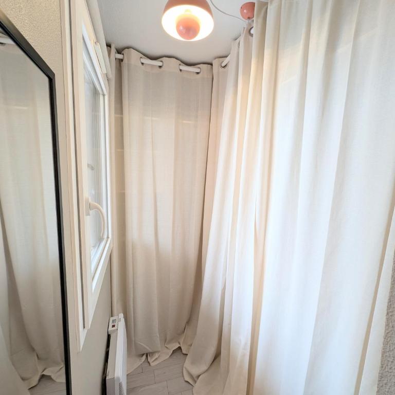 Studio Vue mer, Piscine, Wifi, Climatisation, Parking privé, Terrasse 1ère ligne - La Coulée Douce - Appartement - Vue sur Mer - 23