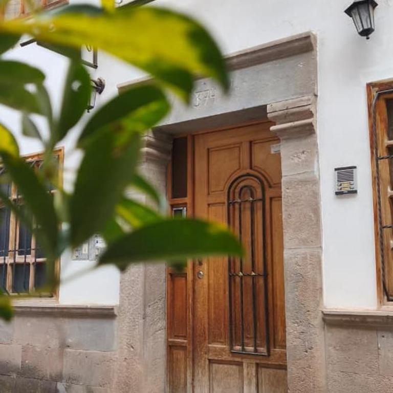 Exquisite 3BR Stay, Heart of Plaza de Armas - Three-Bedroom Apartment - 2