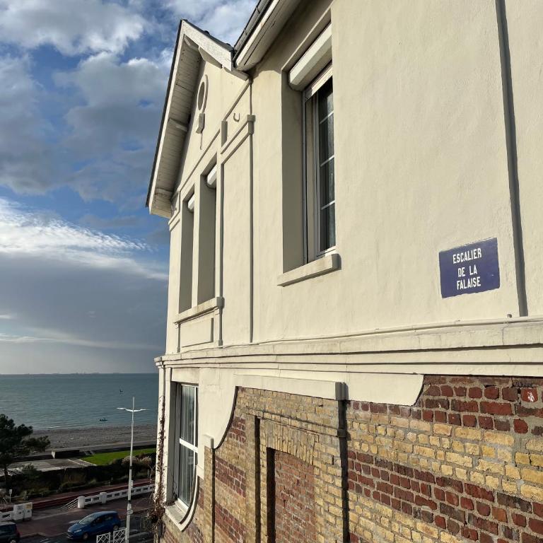 Les Suites St-Vincent - 1-6 pers - Cosy - Mer et ville à pied - Ground Floor Apartment with Terrace - 35