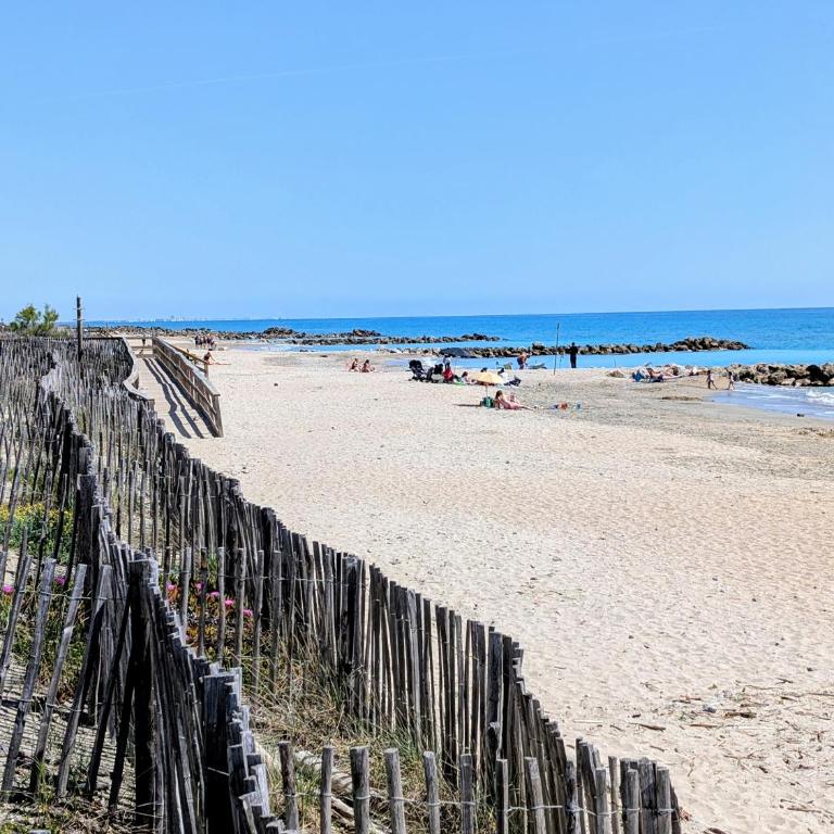 Studio Vue mer, Piscine, Wifi, Climatisation, Parking privé, Terrasse 1ère ligne - La Coulée Douce - Appartement - Vue sur Mer - 33