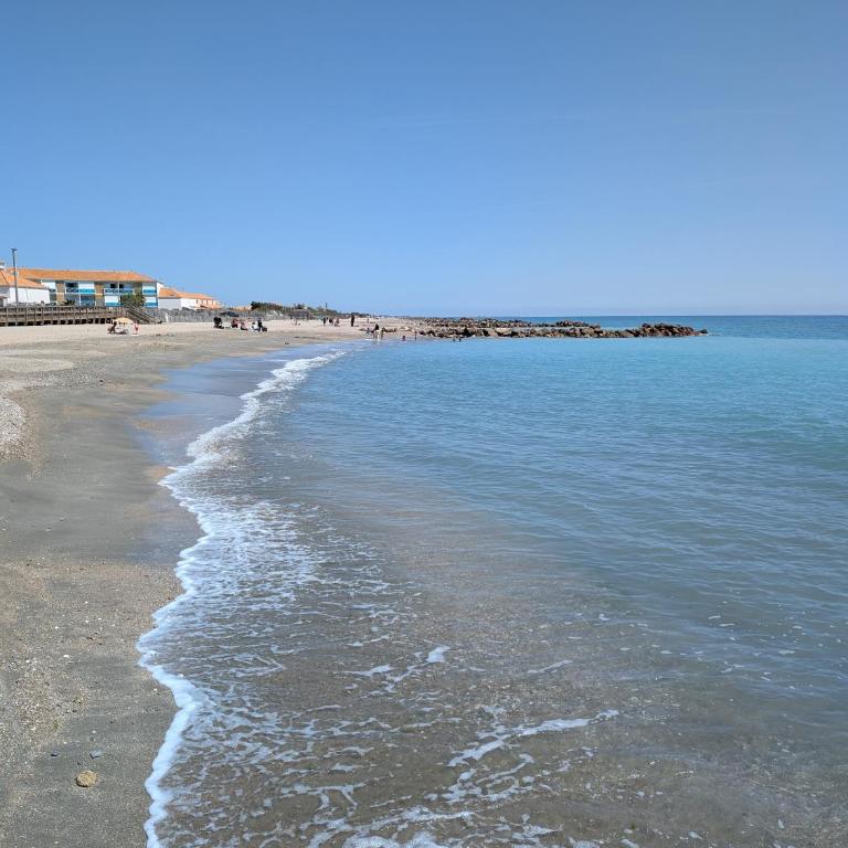 Studio Vue mer, Piscine, Wifi, Climatisation, Parking privé, Terrasse 1ère ligne - La Coulée Douce - Appartement - Vue sur Mer - 40
